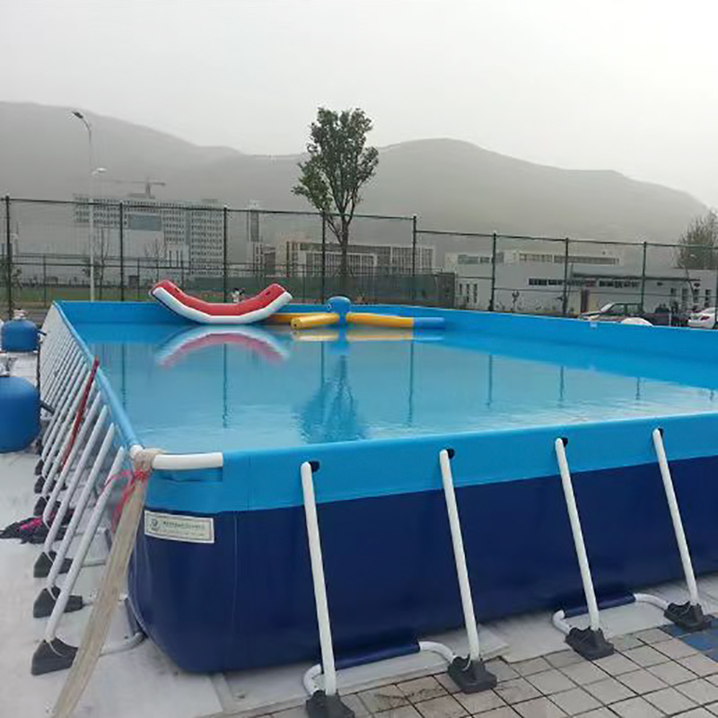 Tejido de poliéster recubierto de PVC para piscina con estructura de metal sobre el suelo